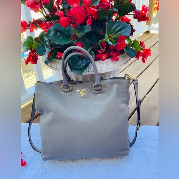 NICE genuine leather PRADA tote bag 🌷🌷 - Picture 9 of 16